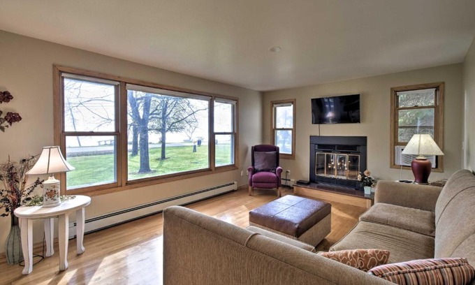 Neenah House | Inviting Neenah House with Porch on Lake Winnebago