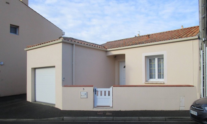 Les Sables d'Olonne House | Guest Rated 10/10: Oceanfront House in Les Sables D'Olonne