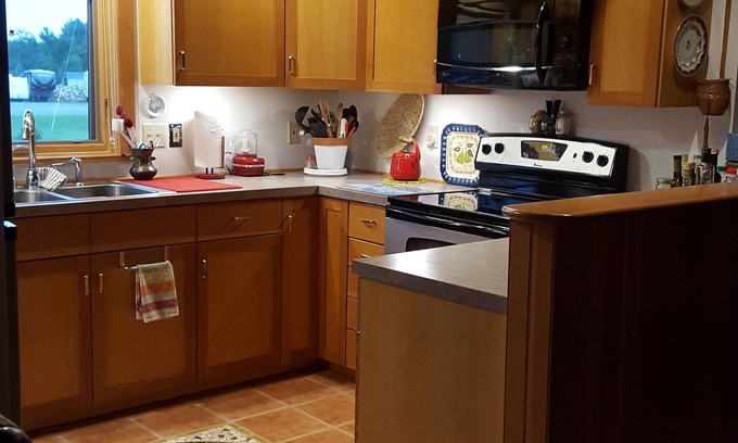 Wellesley Island House | Delightful Home Minutes from Activities with Spa & Breakfast