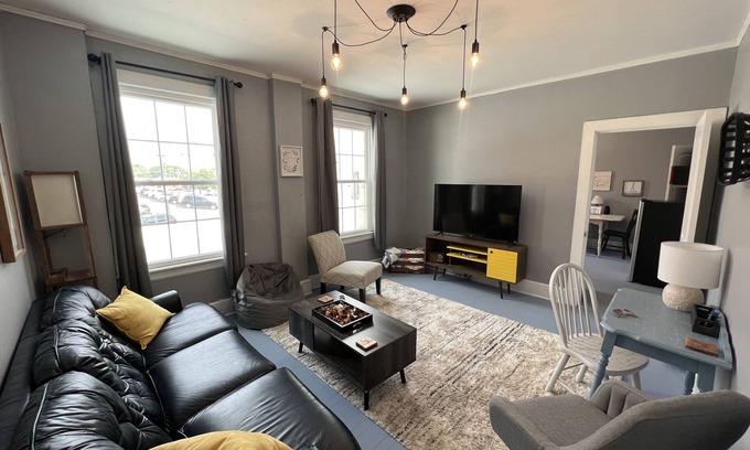 Bedford Apartment | Remarkable Downtown Bedford Loft with Spa & Kitchen