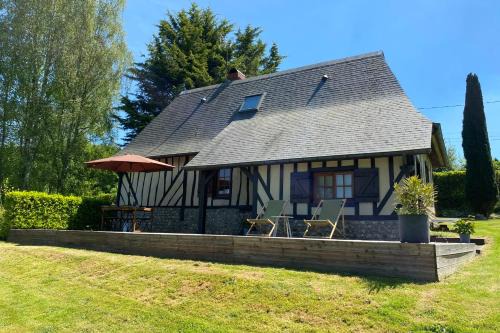 Fort-Moville House | Inviting Normandy House with Child-Friendly Amenities
