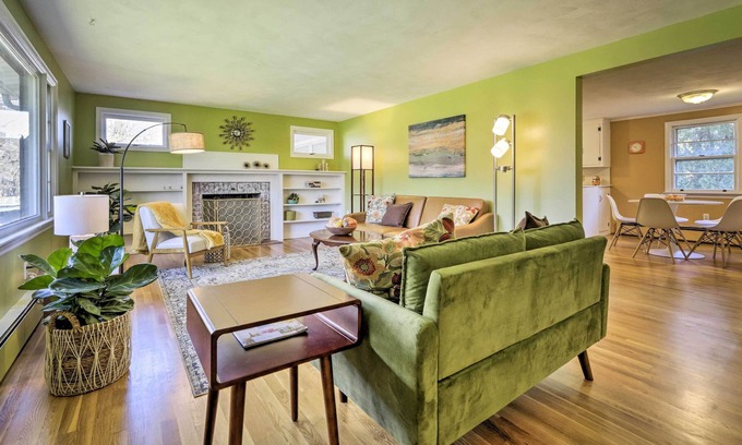 Versailles House | Charming Norwich Home ~ 7 Mi to Mohegan Sun!