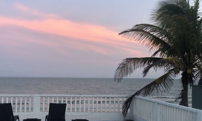 Chelem House | Oceanfront Retreat with Pet-Friendly Amenities and Views