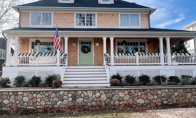 Old Greenwich House | Charming Old Greenwich Beach House