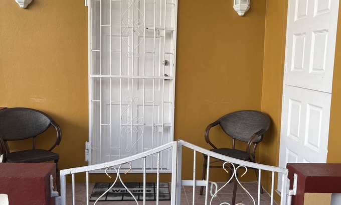 Lance aux Epines Apartment | Cozy One Bedroom Apartment with Breakfast & Kitchen