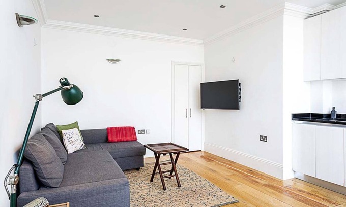 Islington Apartment | Cozy Islington Flat with Spa and Breakfast Included