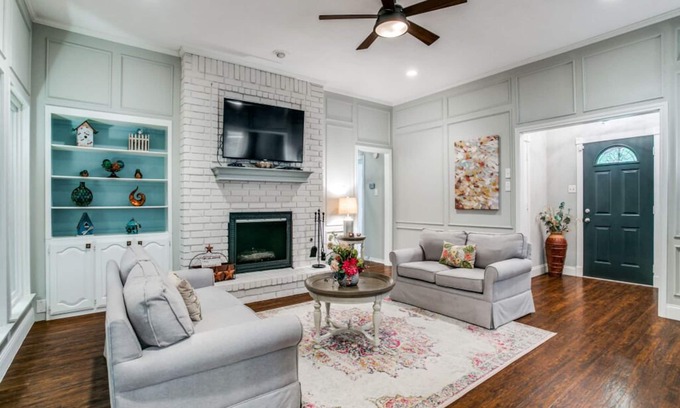 Grapevine House | Cozy Home with Lake Views in the Heart of Grapevine