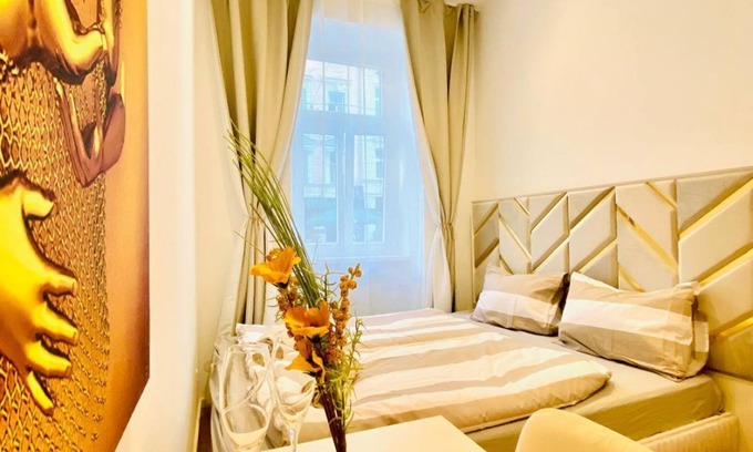 Ottakring Apartment | Charming Ottakring Room with Incredible City Views