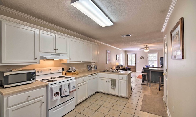 Oxford Cottage | Inviting Oxford Home with Kitchen, Steps from Ole Miss