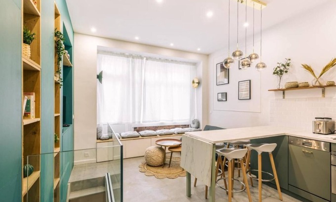 Epinettes Apartment | Elegant Parisian Loft in Batignolles with Breakfast Included