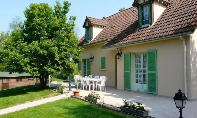 Vicheres Cottage | Pet-Friendly Gite Vichères: 3 Bedrooms & Pool Access