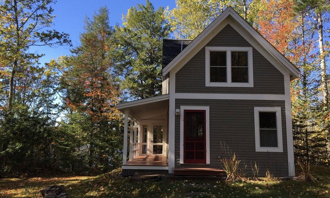 Belmont House | Tranquil Lakefront Cottage Near Belfast and Camden