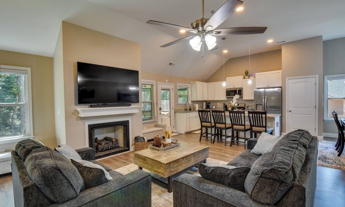 Pendleton House | Discover Pendleton Retreat: Steps from Clemson University