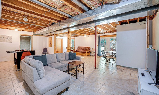 Pentwater Cottage | Inviting Pentwater Home with Fire Pit & Oceanfront Views