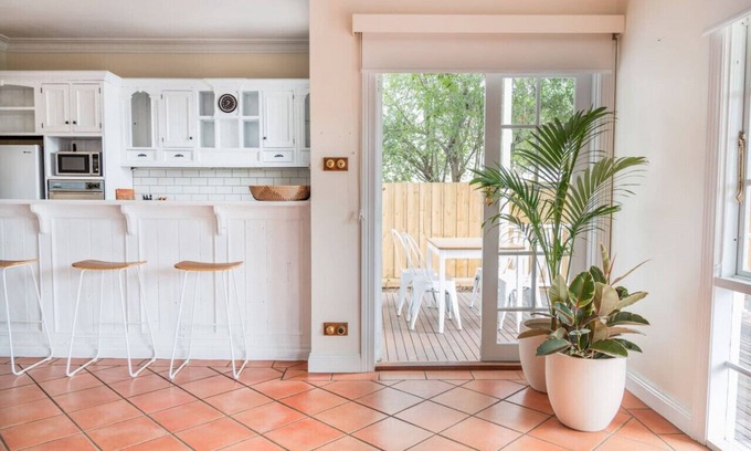 Geelong House | Pet-Friendly Heritage Home in Geelong with Breakfast