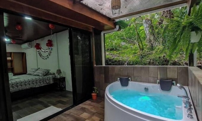 La Fortuna Cabin | Indulge in a Private Jacuzzi Retreat with Top Amenities