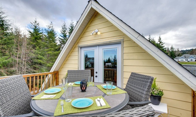Port Angeles Apartment | Scenic Port Angeles Studio with Ocean View & Pet-Friendly Perks