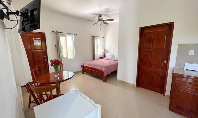 Caye Caulker Apartment | Elegant Private Balcony Studio with Pool and Spa Access