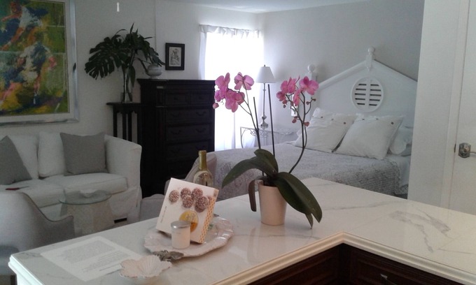 Central Sarasota House | Serene Cottage with Private Garden in Sarasota's Heart