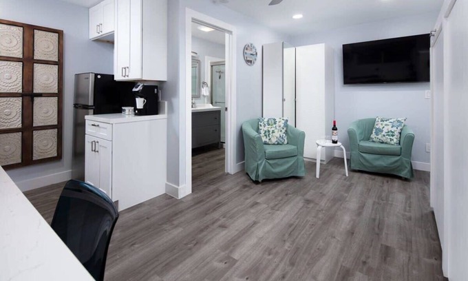 Bay Park Apartment | Private Mission Bay Studio - Pet Friendly & Spa Amenities