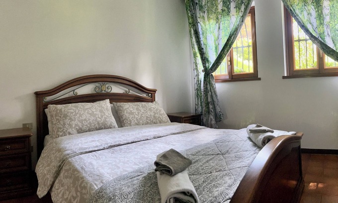 Asso Bed & Breakfast | Private Room with Waterfall Shower in Child-Friendly Guesthouse