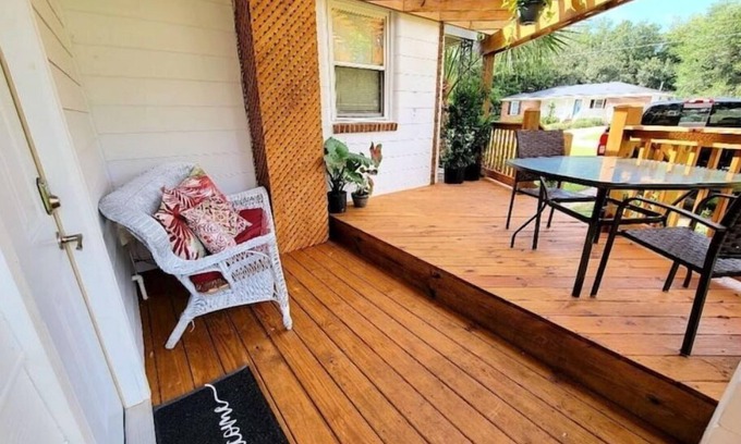 Charleston Apartment | Inviting Private Suite Steps from Beach & Vibrant Downtown
