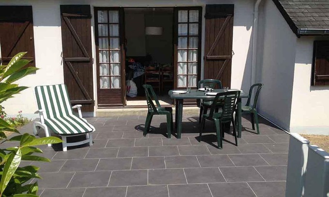 Jullouville-les-Pins House | Relaxing Villa with Garden, Steps from the Ocean