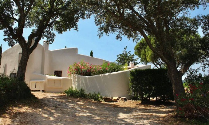 Plan-de-la-Tour House | Relaxing Provencal Farmhouse with Free WiFi & Pool Access
