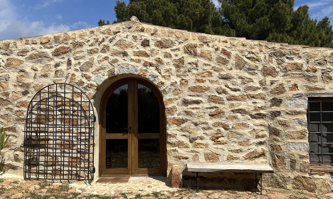 Orosei House | Captivating Mediterranean Garden Retreat by the Ocean