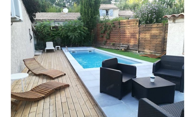 Meyrargues House | Welcoming Provencal House with Private Pool & Family Amenities