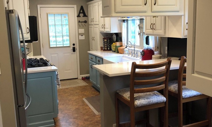 Homecroft House | Cozy 2 Bed Bungalow with Hot Tub Near Downtown Indy