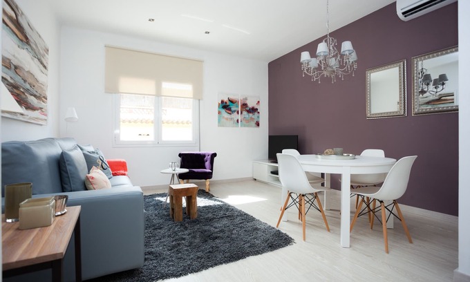 Vallcarca i els Penitents Apartment | Peaceful Apartment with Balcony near Park Güell - 10/10 Rated