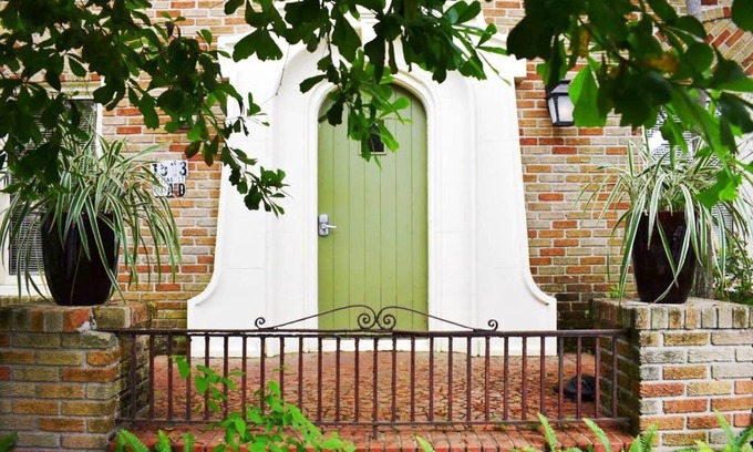 Neartown House | Serene Apartment in the Heart of Montrose - Rated 10/10