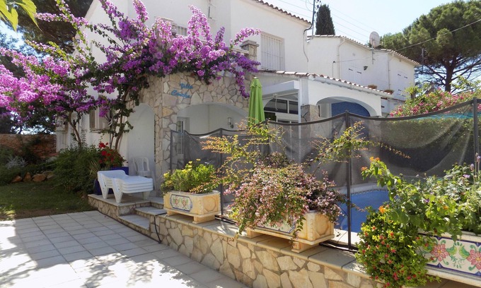 L'Escala House | Tranquil Villa with Pool, 600m from Beach - Rated 9.6/10