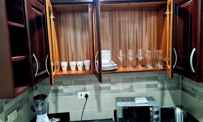 Accra Apartment | Cozy Retreat Near Highway with Breakfast and Family Amenities