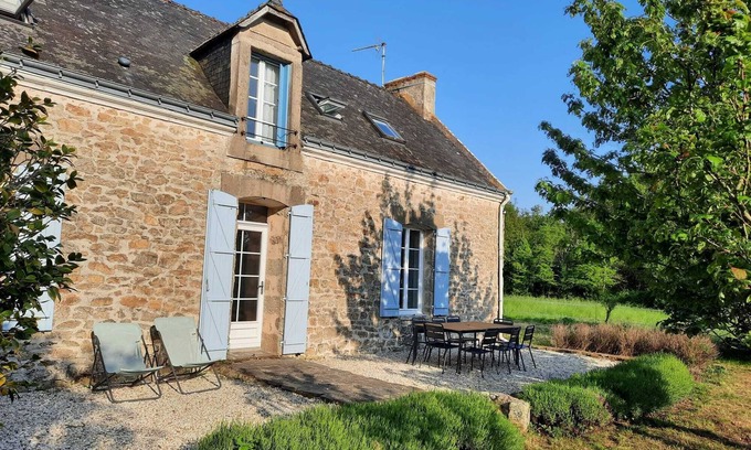 Riantec House | Renovated Coastal Retreat with Kitchen & Breakfast Included