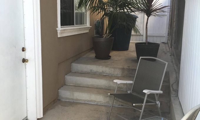 Lomita Cottage | Cozy Loft Near Beach with Pool, Spa & Breakfast Amenities