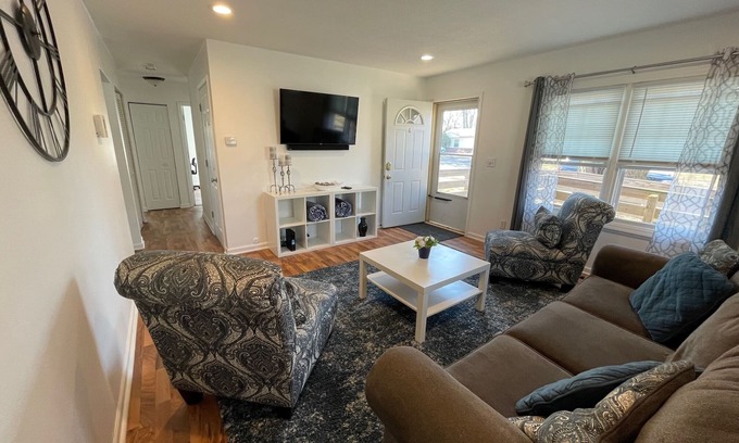 Bedford House | Serene Ranch in a Tranquil Neighborhood - Guest Rated 9.8