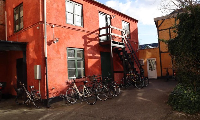 Frederiksberg C Apartment | Budget-Friendly Red Courtyard Apartment for Families