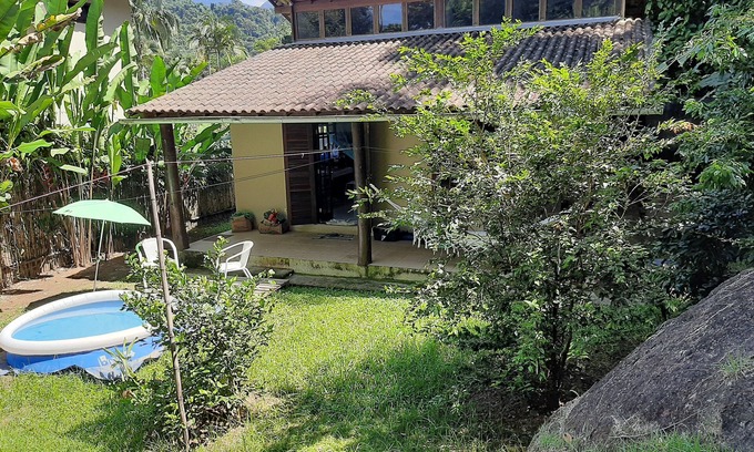 Paraty House | Cozy Retreat with Pet-Friendly Amenities and Breakfast