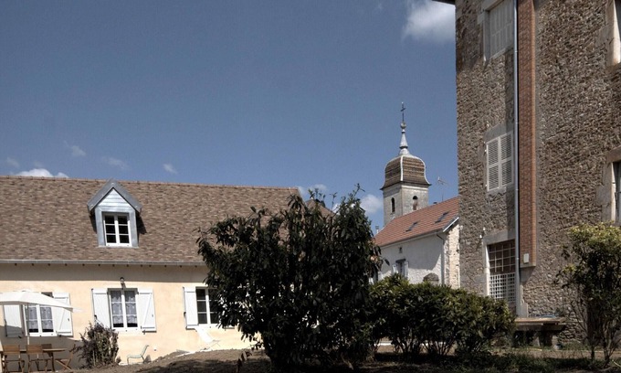 Montagney Cottage | Charming renovated cottage with terrace in park