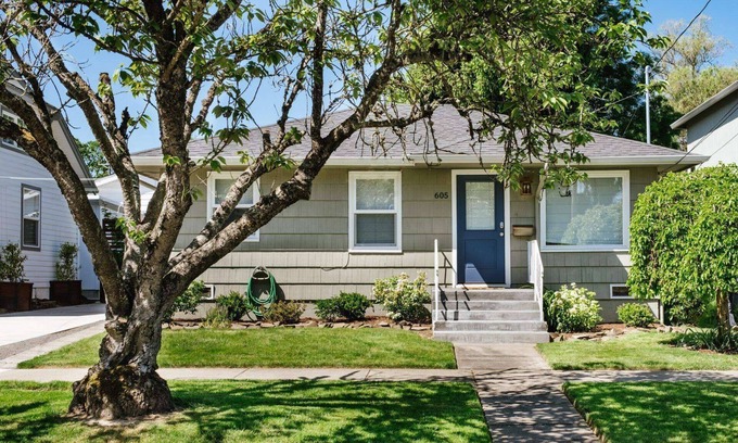 Newberg House | Renovated Cottage Near Park & Cultural Hub - 10/10 Guest Rated