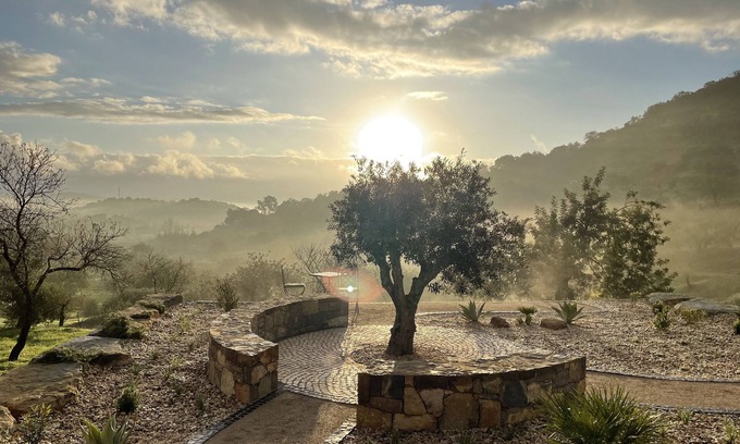 Fonte do Bispo House | Renovated Farmhouse with Panoramic Ocean Views & Pool