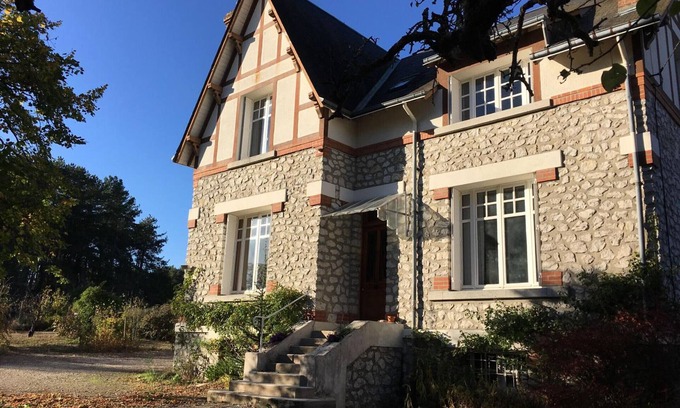 Dhuizon Cottage | Beautiful Gite Dhuizon: Family-Friendly with Spa & Kitchen