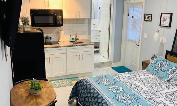 Egypt Lake-Leto Apartment | Top-Rated Rental Unit with Private Entrance and Kitchen