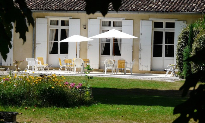 Cestas House | Beautiful Residence with Pool and Park for 10 Near Bordeaux