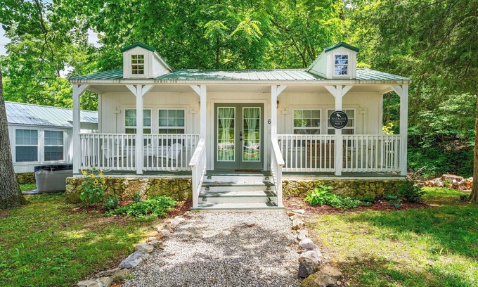 Blue Eye Cabin | Charming Retreat Near Dogwood Canyon, Thunder Ridge, and Branson Fun