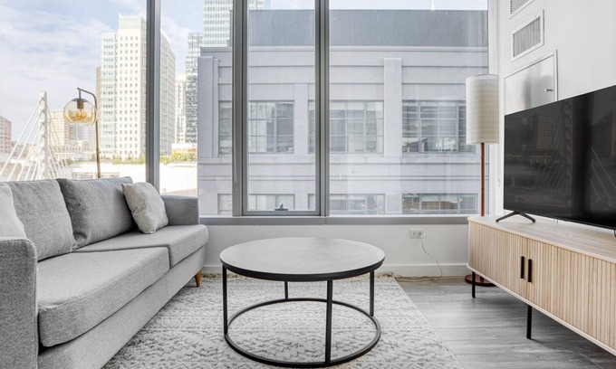 South Beach Apartment | Cozy Rincon Hill 1BR with Gym, Pool & Pet-Friendly Options