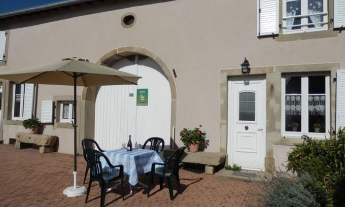 Lironcourt Cottage | Cozy Gite Lironcourt: 2 Bedroom Retreat with Great Amenities