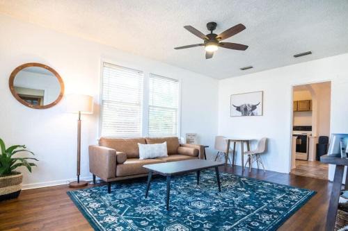 Riverside Apartment | Riverside Retreat: Pet-Friendly Comfort Near 5 Points